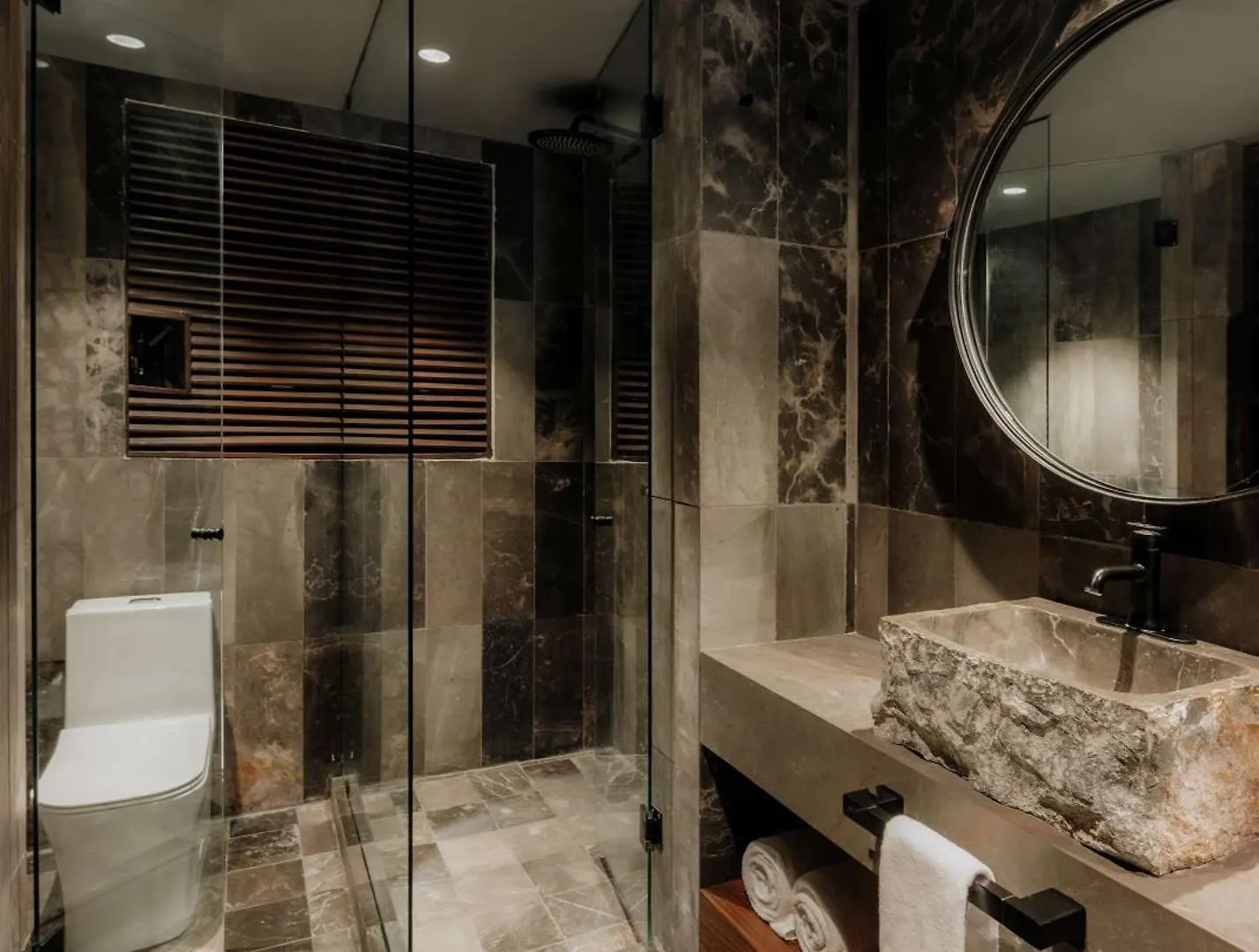 Barneys New York Residences Pink Suite 툴룸