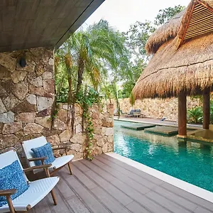 Apartment Luxury Poolside Gem With Pool, Jacuzzi & Gym, Tulum